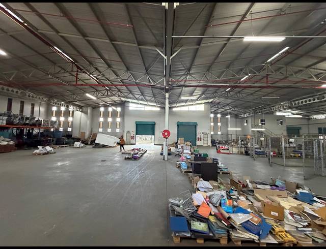 3,300M² WAREHOUSE TO LET IN HALFWAY HOUSE